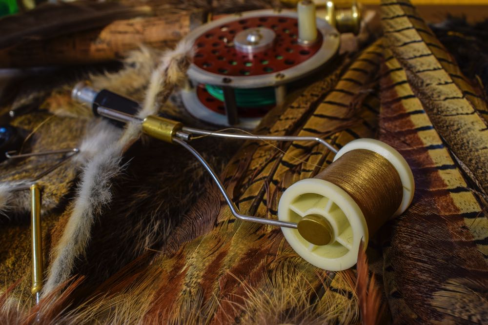 https://intoflyfishing.com/wp-content/uploads/2020/05/Fly-Tying-Bobbins.jpg