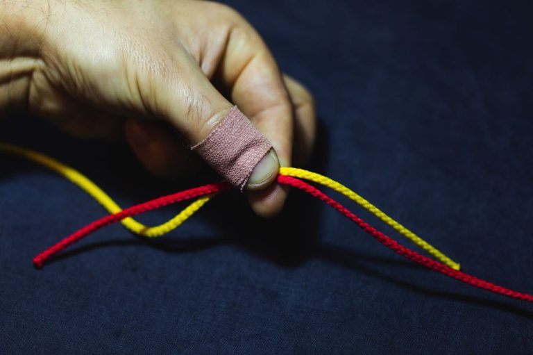 how to tie a uni knot step 2