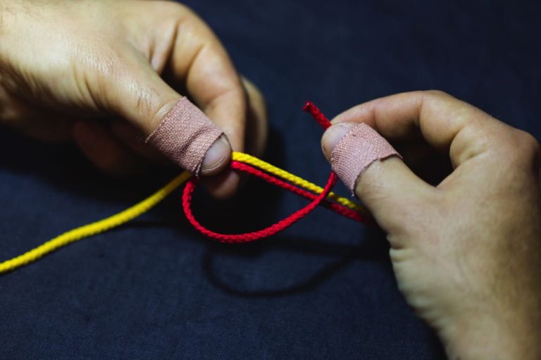how to tie a uni knot step 3