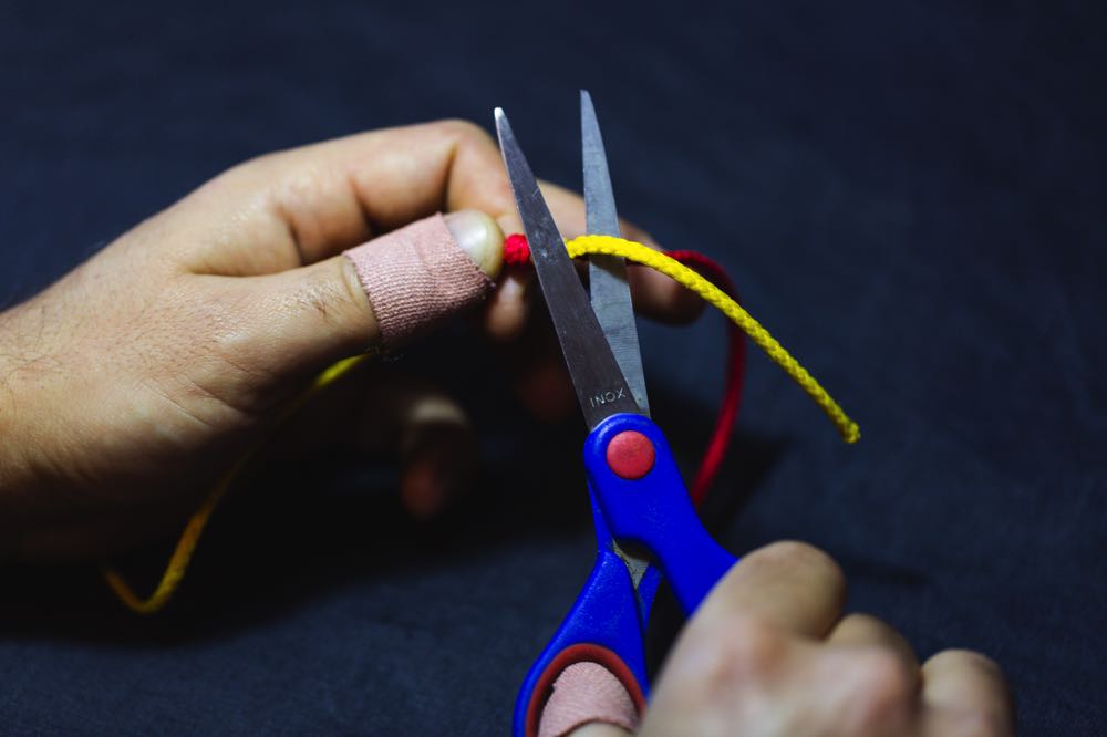 Trimming the tag end after tying a uni knot