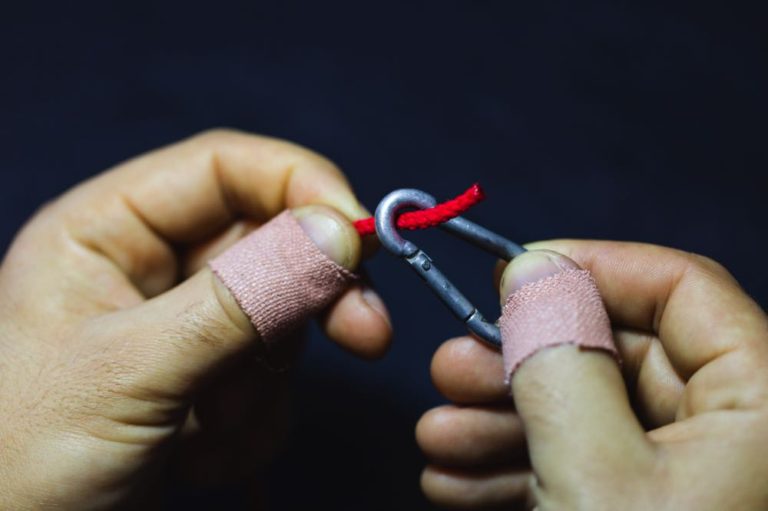 clinch_knot_step1