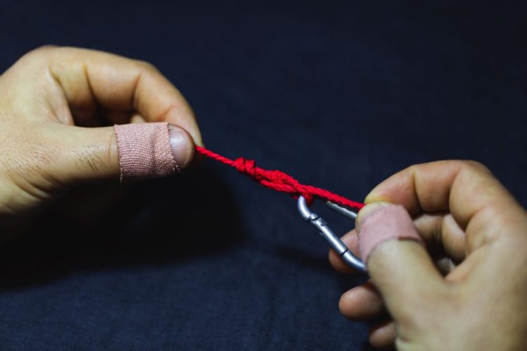 learn to tie a clinch knot step 5