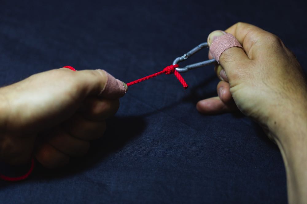 knot tying tutorial clinch knot step 8