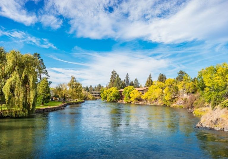 Fly fishing Deschutes River Bend, Oregon